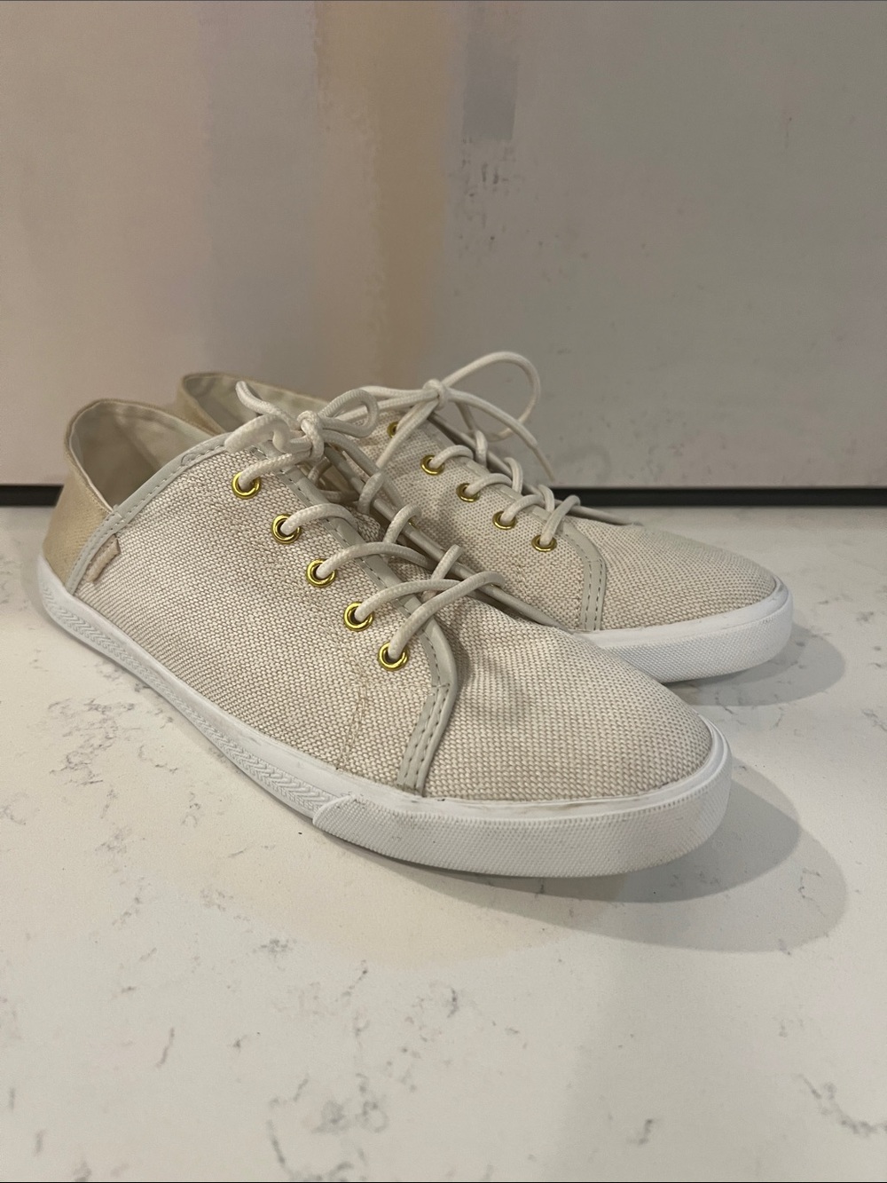Tommy Hilfiger Women's Sneaker Size 9.5